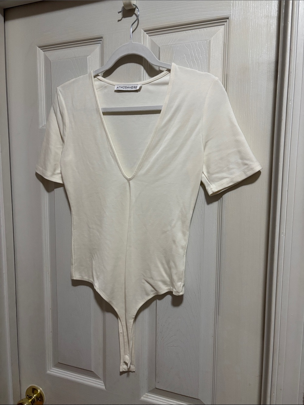 Atmosphere Cream V-Neck Short Sleeve Stretch Bodysuit